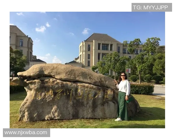 收藏热潮中的足球球星牌挂件彰显独特魅力与青春记忆